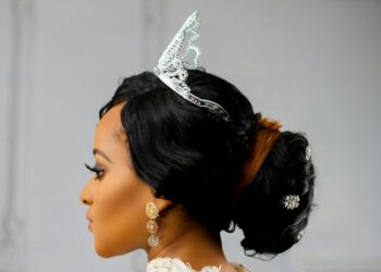 Hoe zit het met het bespreken van de betekenis van schoonheidswedstrijden in de moderne samenleving, of misschien de invloed van schoonheidsnormen op individuen en cultuur?