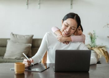 Begrip van Familiare Afstand: Navigeren door een Complex Moeder-Dochter Relatie
