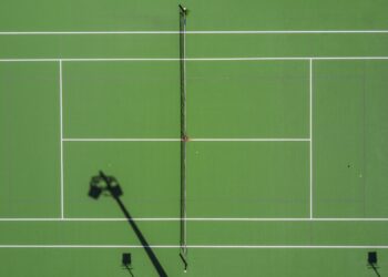 Luca Nardi schokt jeugdidool Novak Djokovic op Indian Wells.