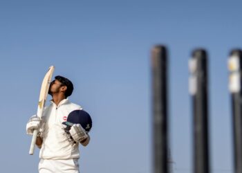 Navigatie door de groeiende kloof: Uitdagingen in de toekomst van het county cricket.