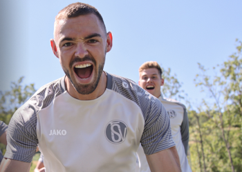 Jako.com: Een Unieke Speler in Sportkleding en Teamwear