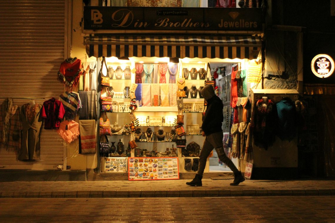 Why Online Shopping Feels More Satisfying at Night