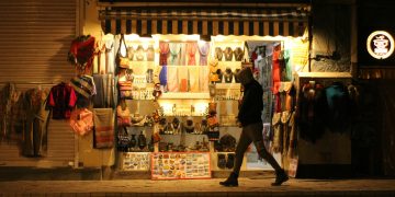 Why Online Shopping Feels More Satisfying at Night